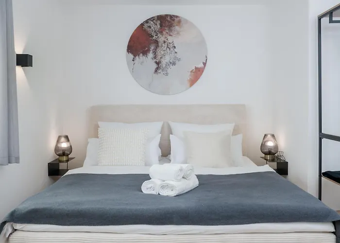 Fenjoy Design Studio Apartment